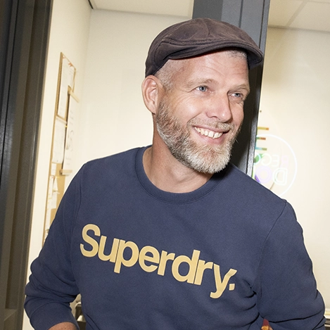 Portret van een werknemer van Reggedok.